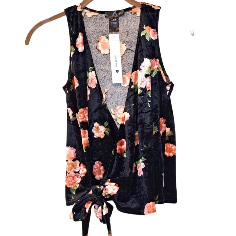 Aqua Women's Floral Boho Resort Wear Top in Velvet Wrap Style NWT - Size XS